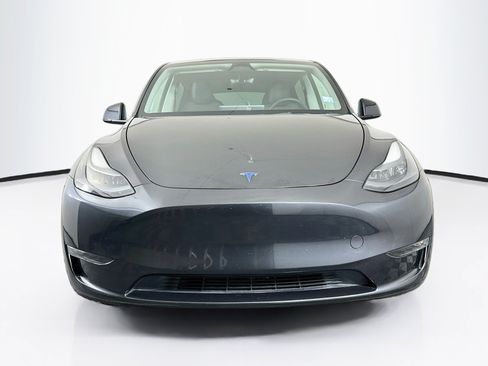 Used 2024 Tesla Model Y Long Range AWD/4WD image 2