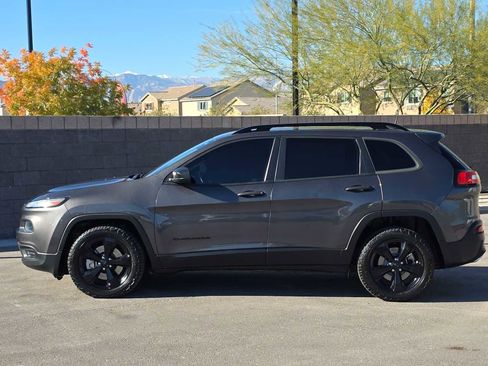 Used 2017 Jeep Cherokee Altitude image 6