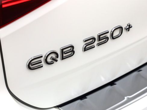 Used 2023 Mercedes-Benz EQB 250+ image 10