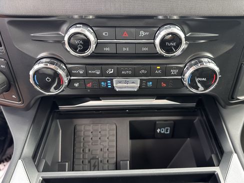 Used 2026 Ford F250 Platinum AWD/4WD image 30