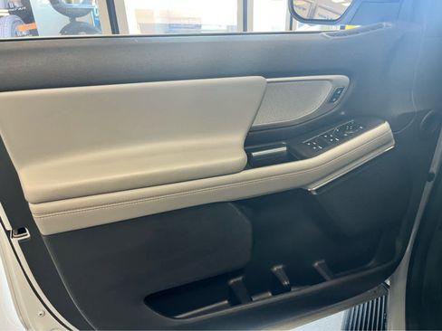 Used 2025 Ford Expedition Active AWD/4WD image 19