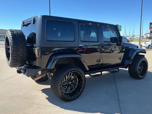 Used 2016 Jeep Wrangler Unlimited Sahara w/ Connectivity Group AWD/4WD image 21