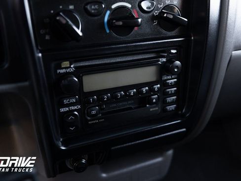 Used 2004 Toyota Tacoma 4x4 Xtracab V6 image 23