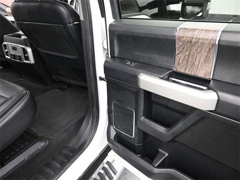 Used 2019 Ford F250 Lariat w/ Lariat Value Package image 19