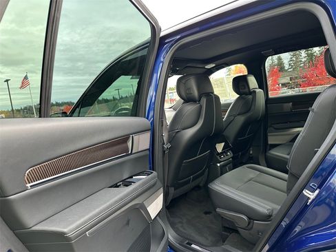 Used 2026 Cadillac Vistiq Sport image 16