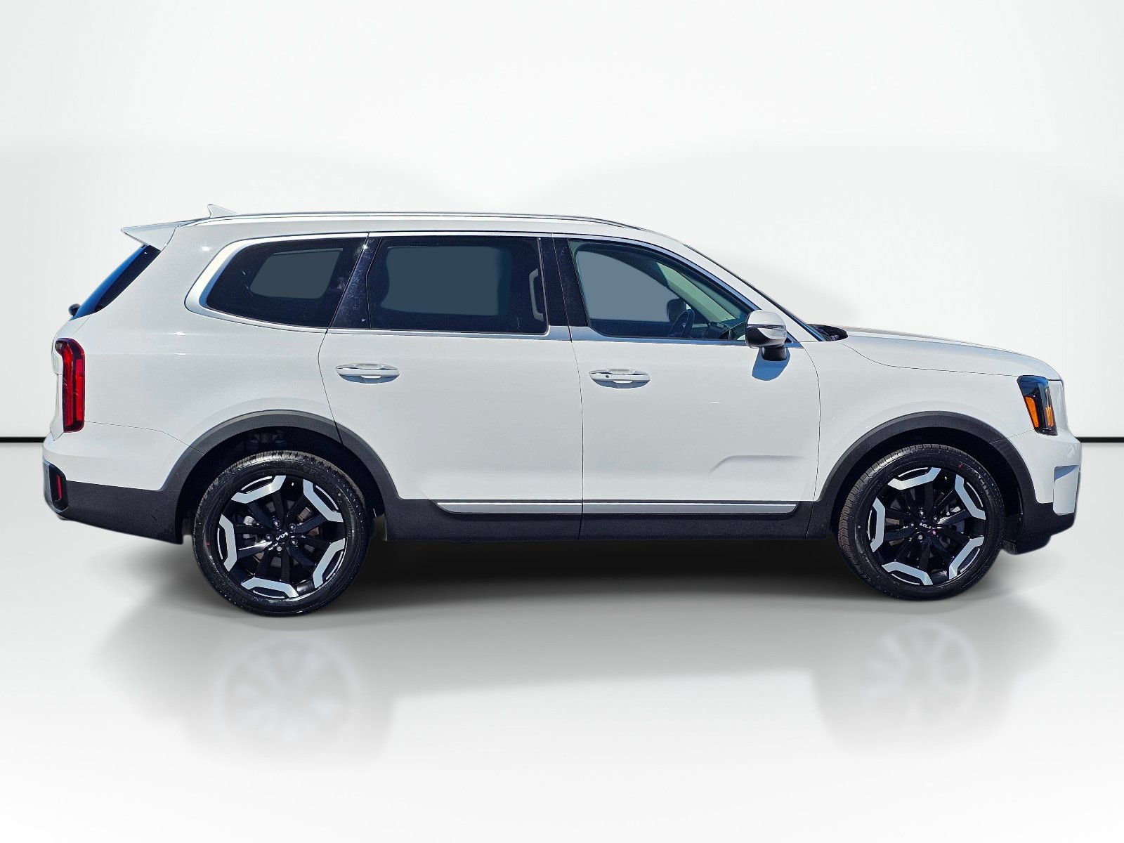 Certified 2024 Kia Telluride S w/ S Sunroof Package FWD image 10