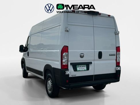 Used 2024 RAM ProMaster 2500 w/ Convenience Group FWD image 3