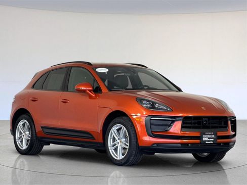 Used 2024 Porsche Macan image 10