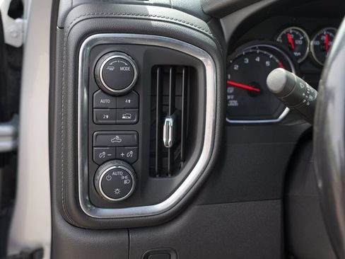 Certified 2020 Chevrolet Silverado 1500 LT AWD/4WD image 16