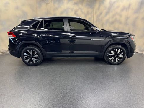 Used 2022 Volkswagen Atlas Cross Sport SE FWD image 9
