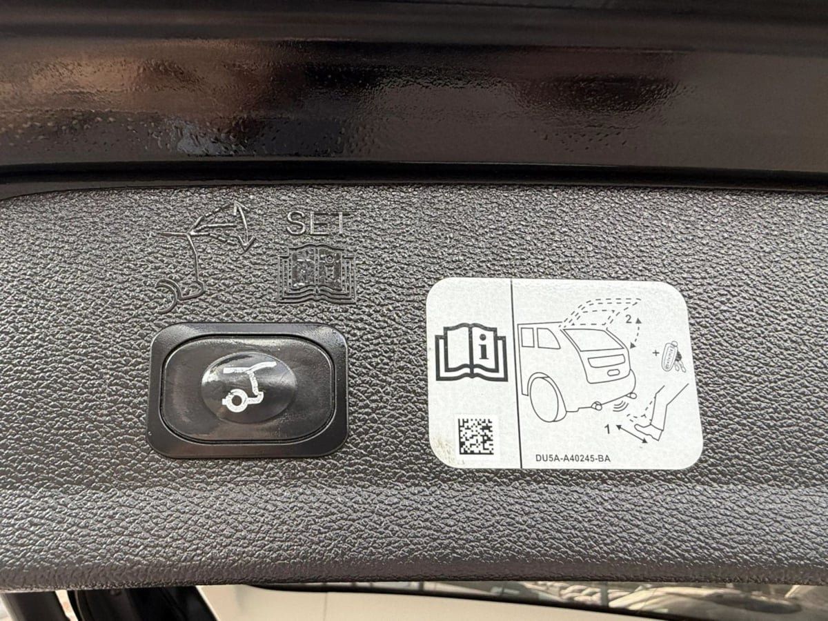 Used 2017 Ford Escape Titanium FWD image 29