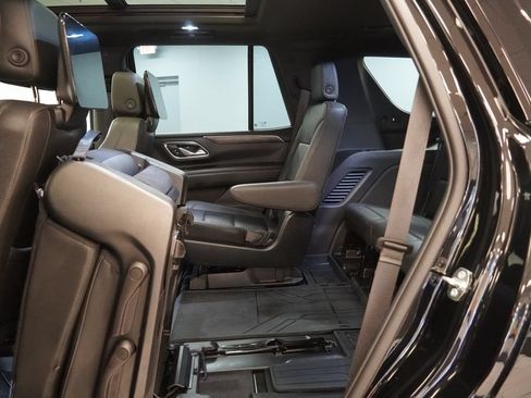 Used 2023 Chevrolet Tahoe Z71 w/ Luxury Package AWD/4WD image 32