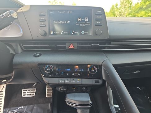 Used 2025 Hyundai Elantra Sport FWD image 20