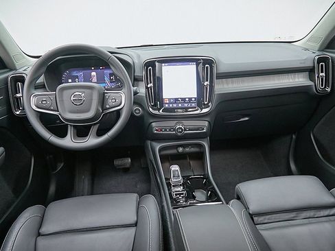 New 2026 Volvo XC40 B5 Ultra w/ Climate Package image 24