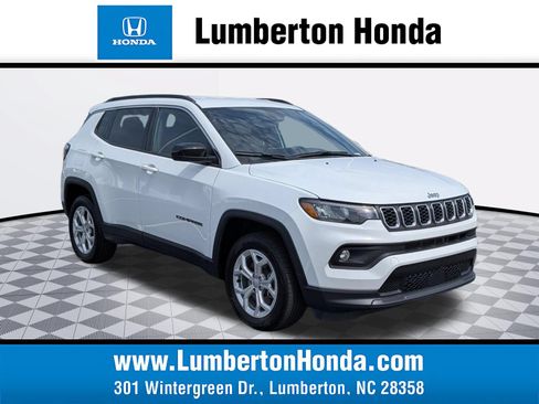 Used 2024 Jeep Compass Latitude AWD/4WD image 1