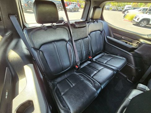 Used 2024 Jeep Wagoneer Series III AWD/4WD image 37
