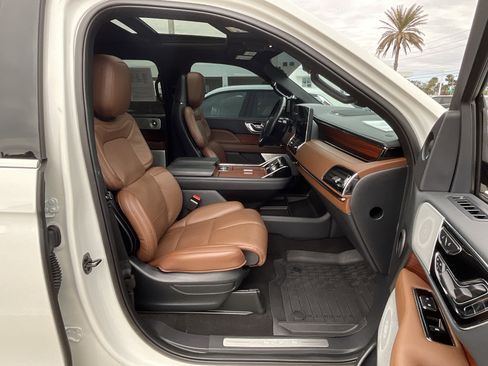 Used 2024 Lincoln Navigator L Reserve image 19
