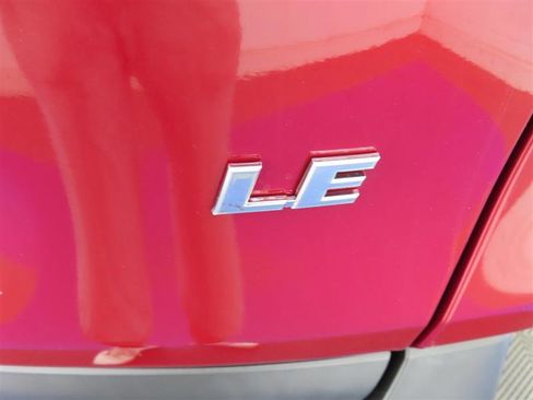 Used 2021 Toyota RAV4 LE FWD image 14