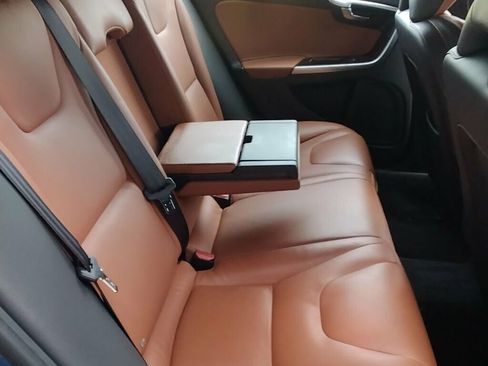 Used 2015 Volvo V60 T5 Platinum image 10