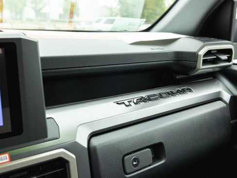 Certified 2025 Toyota Tacoma TRD Off-Road AWD/4WD image 23