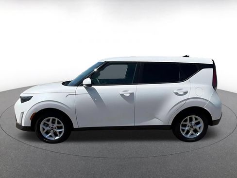 Used 2025 Kia Soul LX w/ LX Technology Package FWD image 8