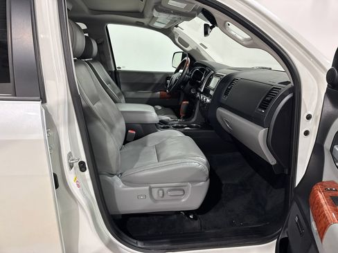 Used 2018 Toyota Sequoia Platinum AWD/4WD image 23