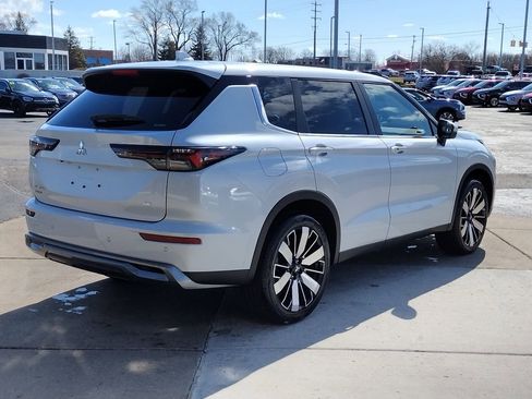 New 2026 Mitsubishi Outlander SE image 16