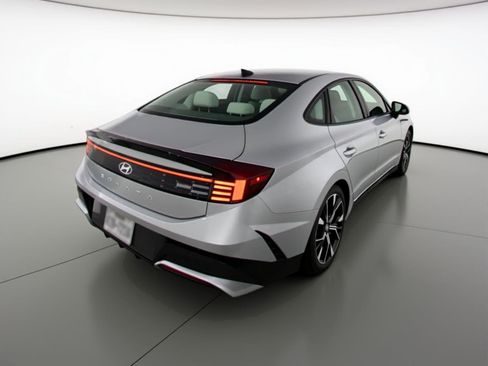 Used 2025 Hyundai Sonata SEL FWD image 9