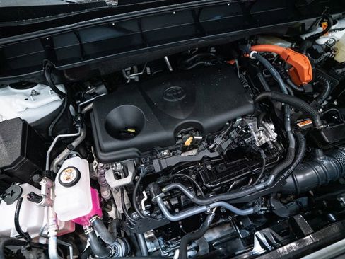 Certified 2024 Toyota Highlander XLE image 11