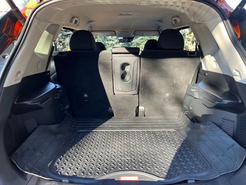 Used 2019 Nissan Rogue SV image 45