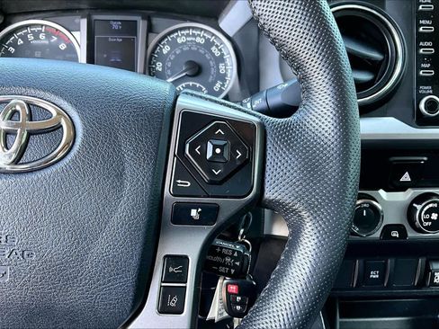 Certified 2020 Toyota Tacoma SR5 AWD/4WD image 23