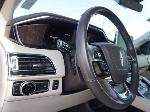 Used 2020 Lincoln Navigator Reserve w/ Luxury Package image 13