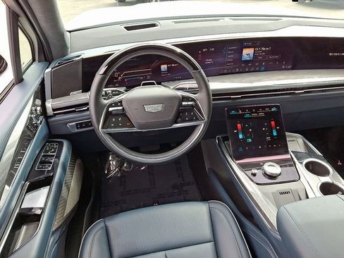 Used 2025 Cadillac Escalade IQ Sport 2 image 15