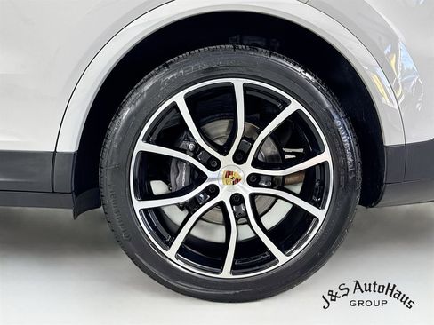 Used 2023 Porsche Cayenne Platinum Edition AWD/4WD image 40