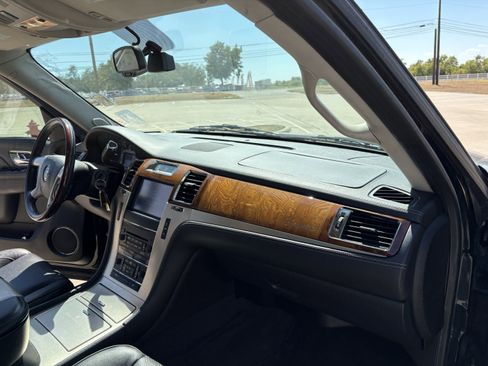 Used 2013 Cadillac Escalade Platinum image 14