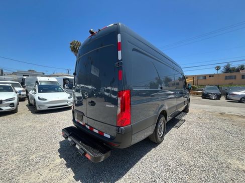 Used 2019 Mercedes-Benz Sprinter 170 image 4