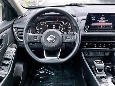 Used 2024 Nissan Rogue S image 5