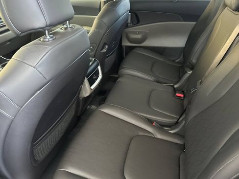New 2026 Kia Carnival EX FWD image 12