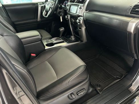 Used 2018 Toyota 4Runner SR5 Premium AWD/4WD image 17