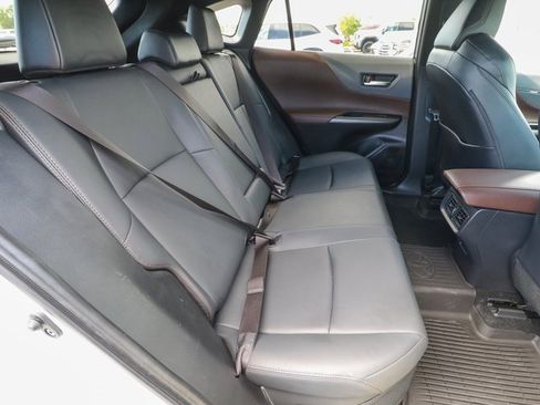 Used 2022 Toyota Venza image 24