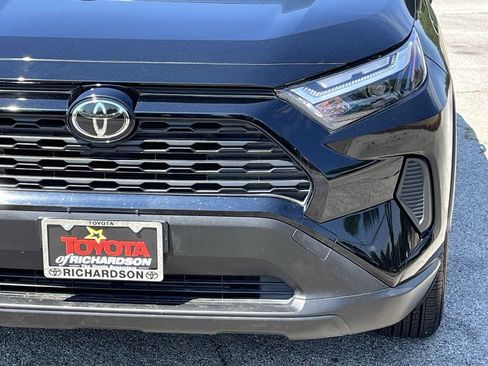 Used 2025 Toyota RAV4 LE AWD/4WD image 8