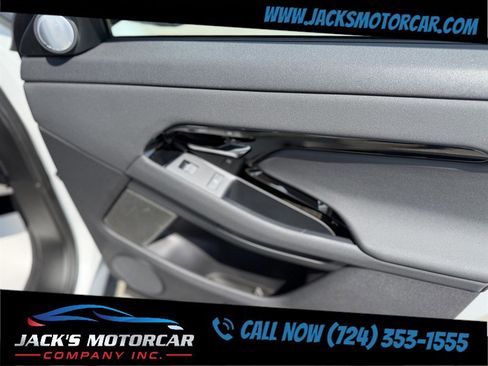 Used 2024 Land Rover Range Rover Evoque Dynamic SE image 18