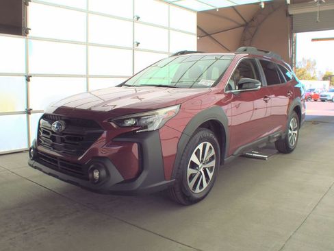 Used 2025 Subaru Outback Premium image 2