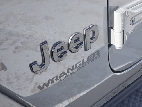 Used 2021 Jeep Wrangler Unlimited Sahara image 12