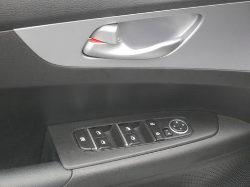 Used 2024 Kia Forte LXS FWD image 19