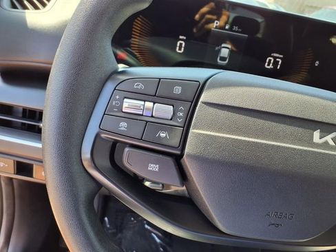 Used 2025 Kia K4 LXS image 18