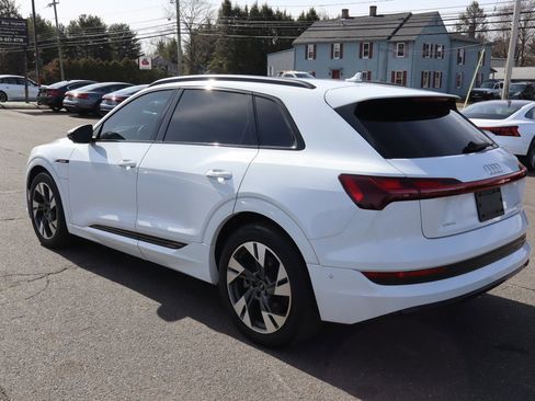 Used 2022 Audi e-tron Premium w/ Convenience Plus Package image 7