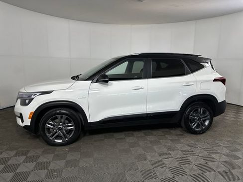 Used 2022 Kia Seltos S AWD/4WD image 6