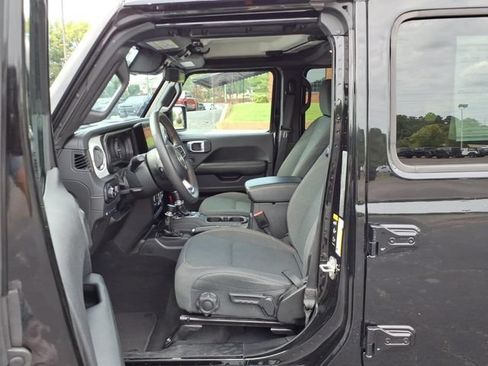 Used 2024 Jeep Wrangler Unlimited Sahara AWD/4WD image 13