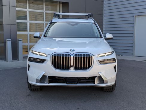 Used 2024 BMW X7 xDrive40i w/ Premium Package AWD/4WD image 9